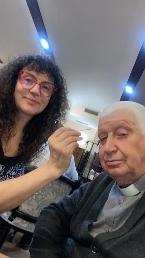 Marta pone calota a Luis